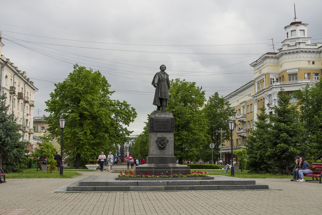 Михайлин, В. День города. Кемерово 100 лет. (Прогулка по местам праздничных мероприятий.) / Вадим Михайлин. – Изображение. Текст // LIVEJOURNAL : [сайт]. – URL: https://vadim-mikhaylin.livejournal.com/17542.html (дата обращения: 28.12.2023).