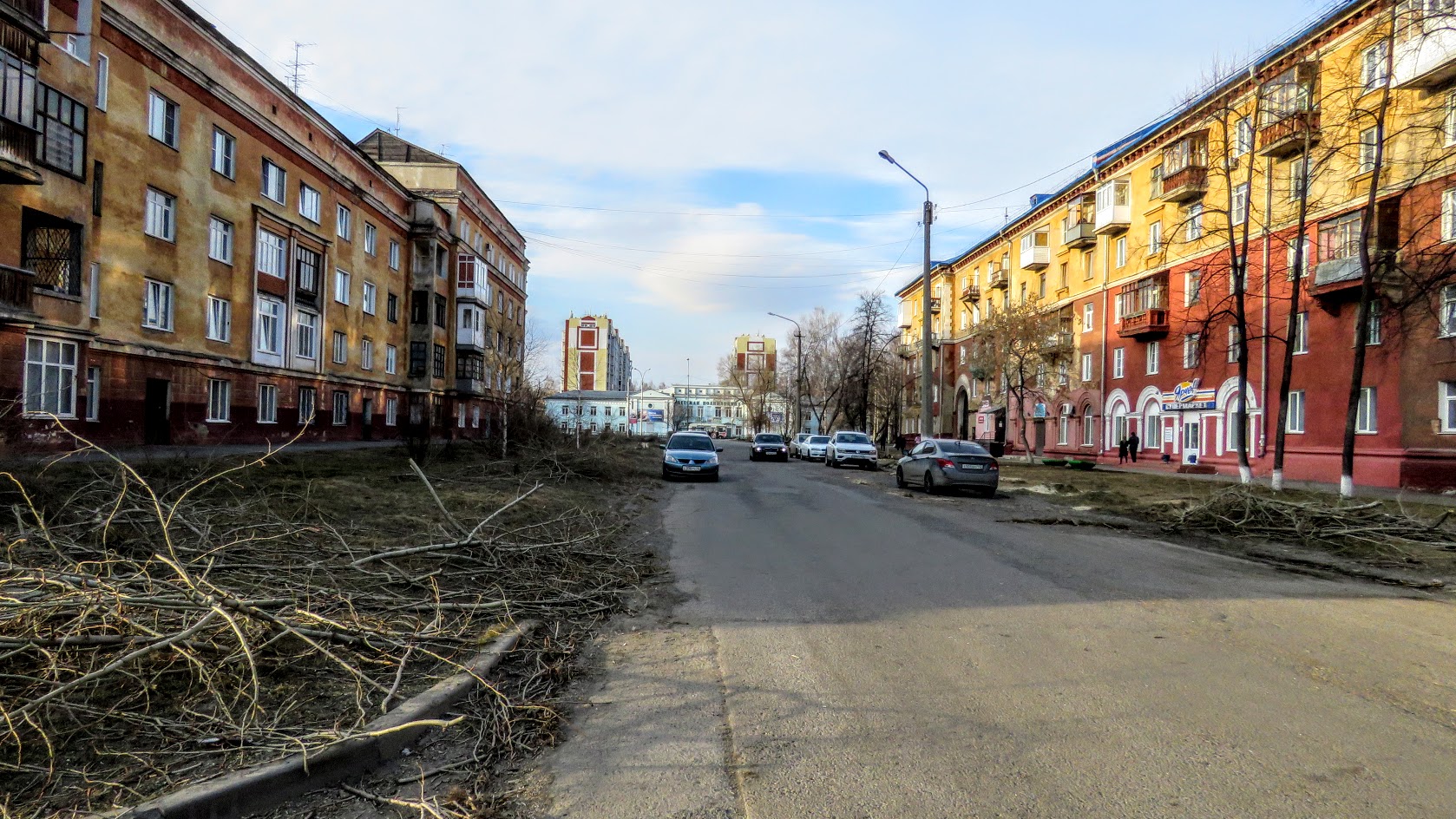 Ул. Севастопольская (спилили тополя)О Толстикове В. В – Кемерово. – Текст : электронный // Blogger : [сайт]. – URL: https://vnjfhygfnbthyf.blogspot.com/2019/04/blog-post_17.html?spref=pi (дата обращения: 01.09.2023).