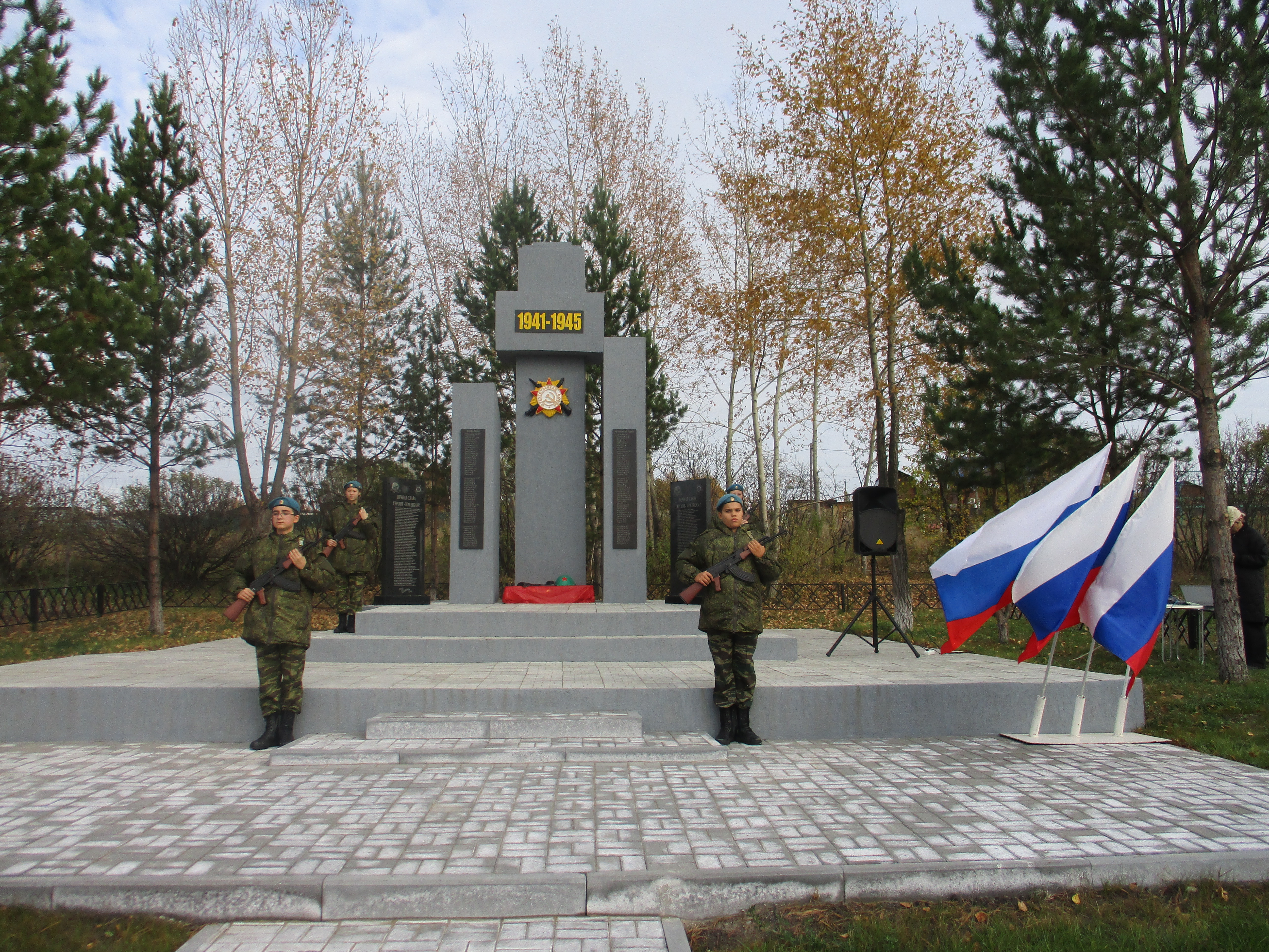 Фото заведующей библиотеки с. Силино Харитоновой Ирины Геннадьевны, 11.10 2023 года