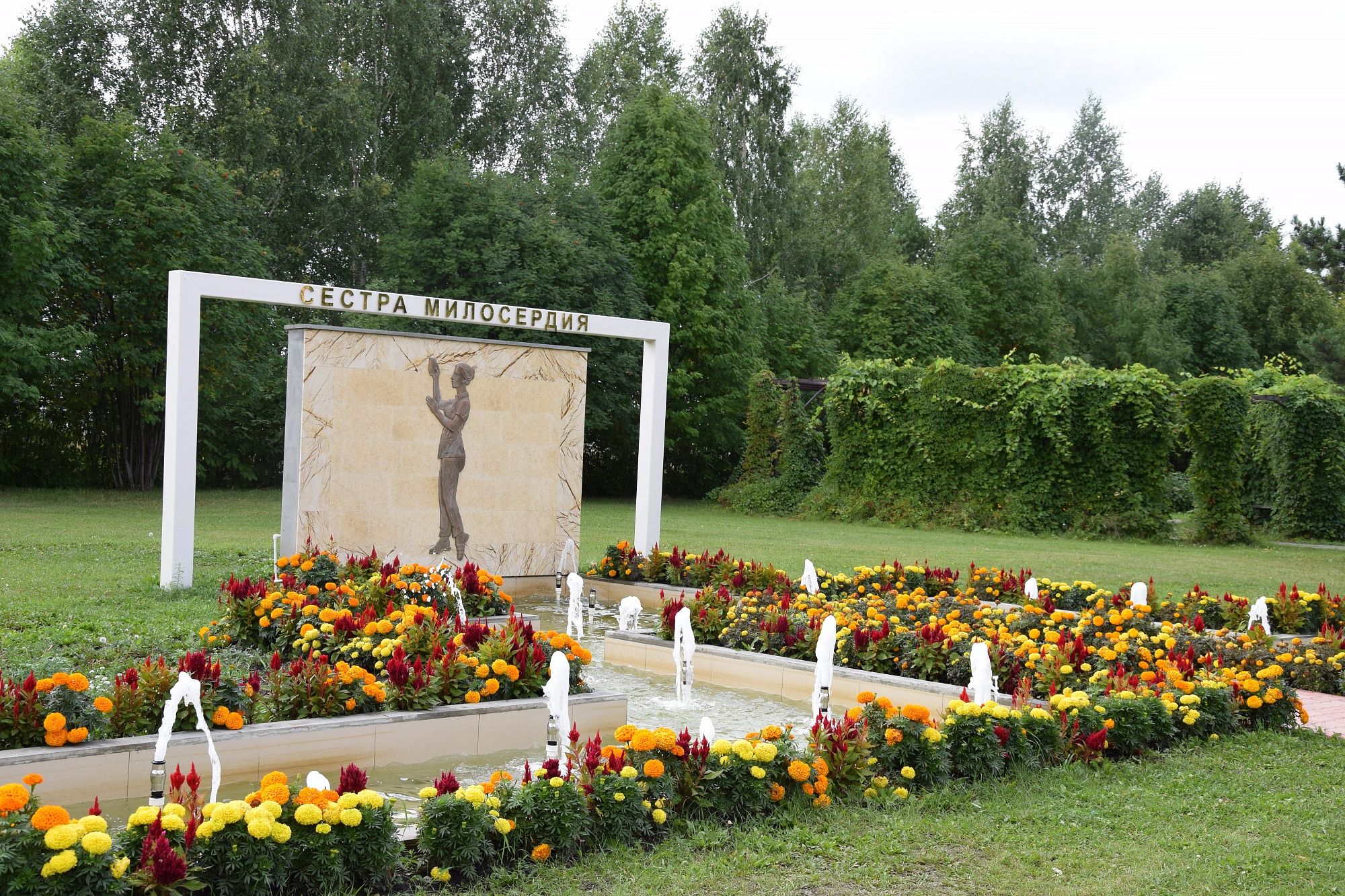 Фото с сайта https://pamsk.ru/about/media/otkrytie-skulptury-meditsinskaya-sestra-2018g/ (дата обращения 27.08.2024 г.)