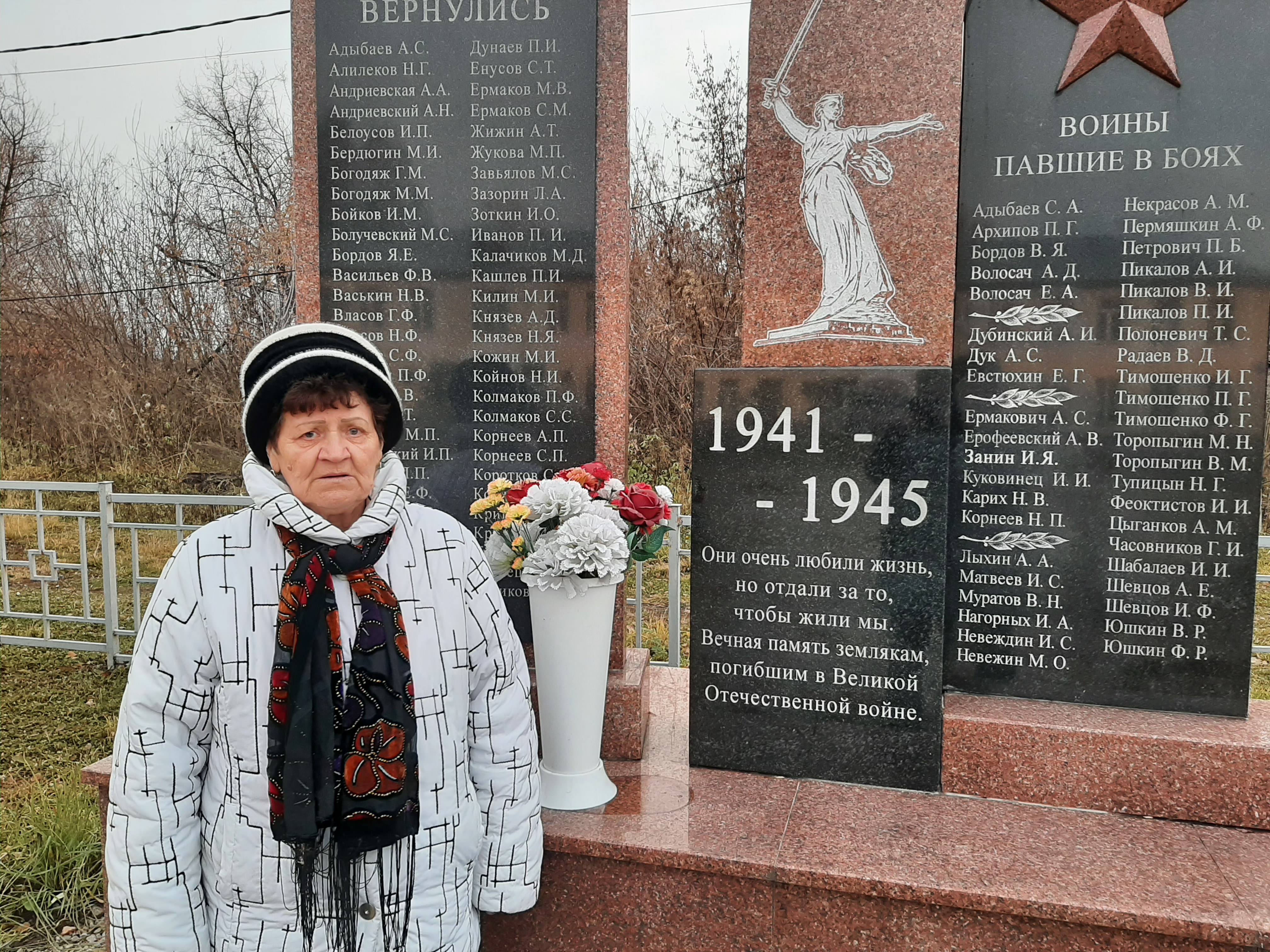 Памятник воинам Великой Отечественной войны в посёлке Елань. Автор фото Евстюхина Марина Борисовна, 20.10.2022.