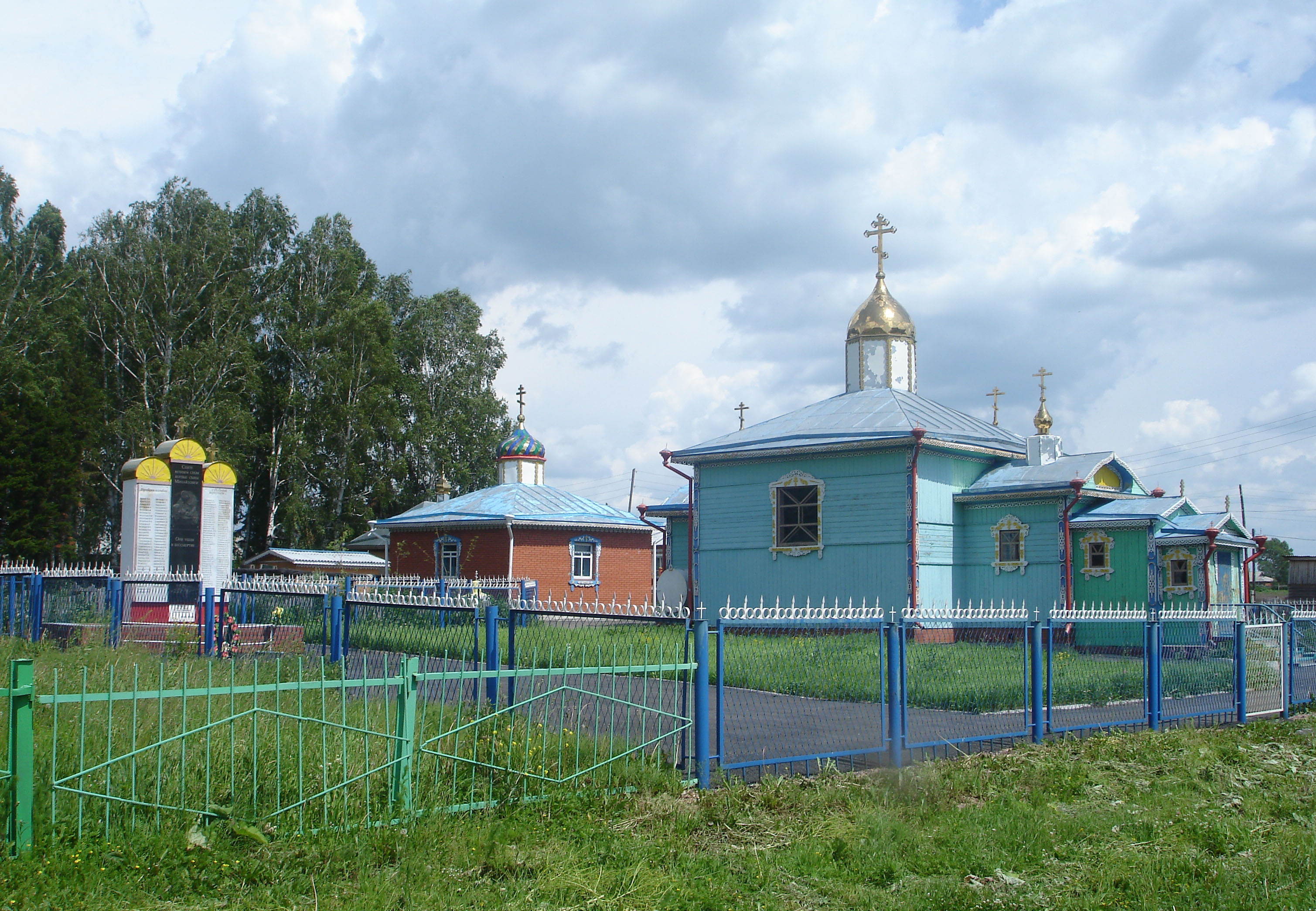 Храм в селе Михайловка : фото Н. Усовой, 2015 год.