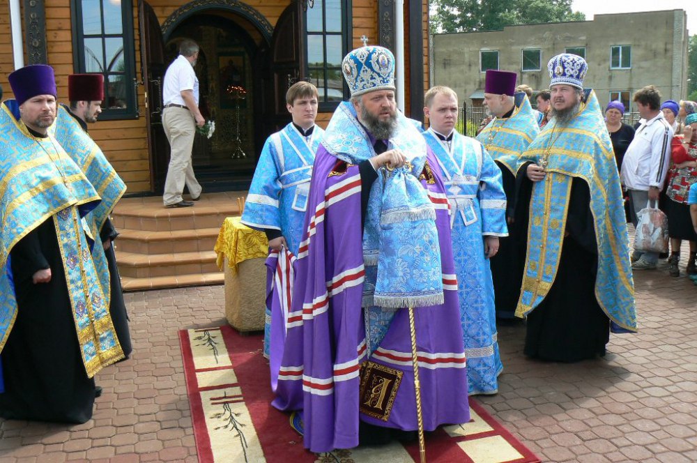 На церемонии открытия церкви: фото А. Кравченко, 2010 г.