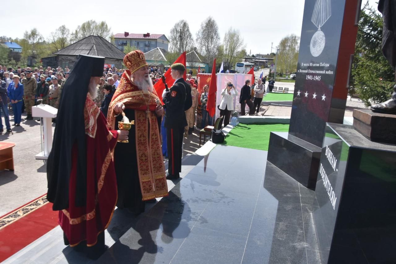 На церемонии открытия памятника, 4: фото К. Очкиной, 07.05.2025 г.