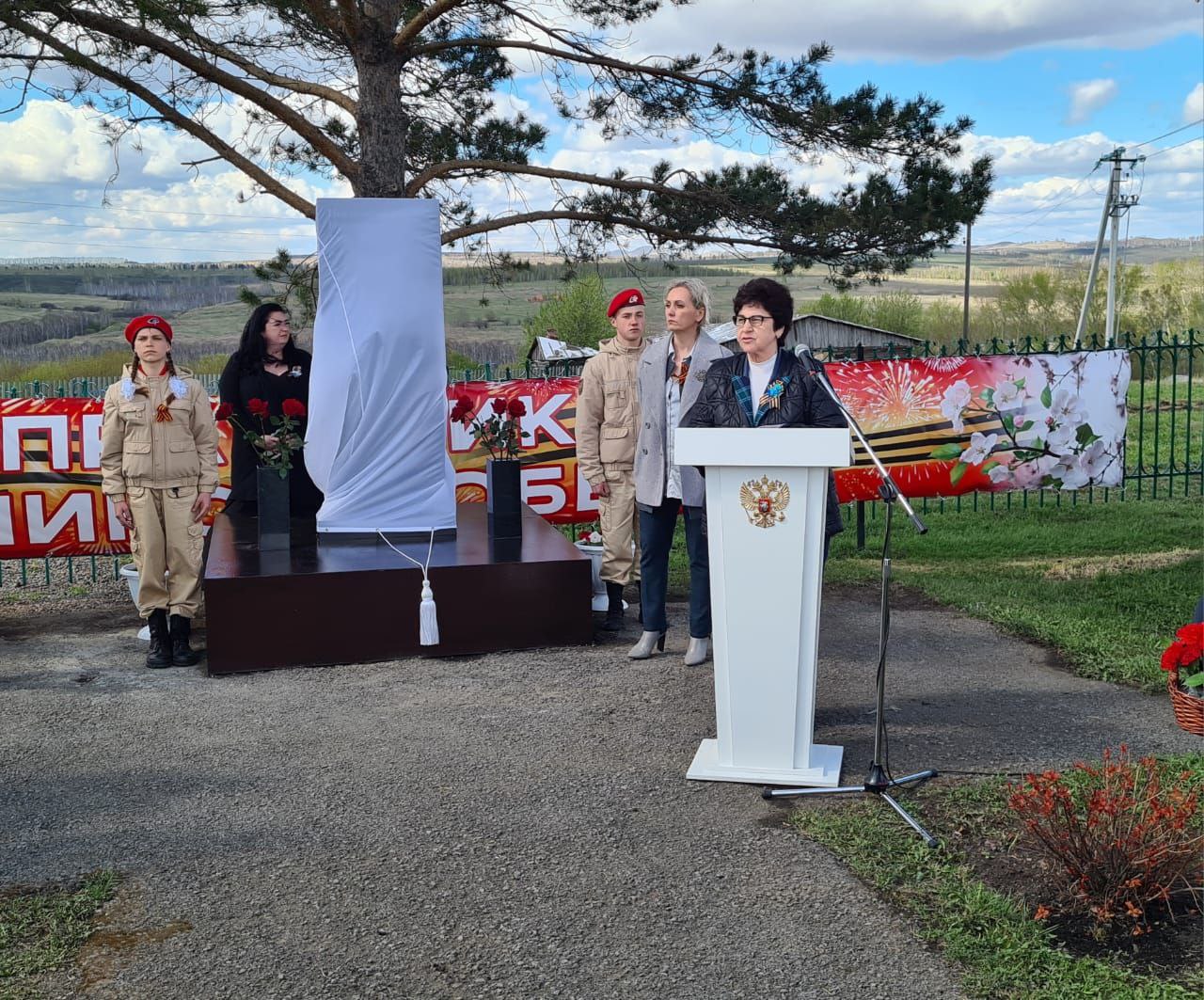 Выступление главы ПМО Н.Г. Шабалиной на открытии нового памятника: фото К. Очкиной, 7 мая 2025 г.
