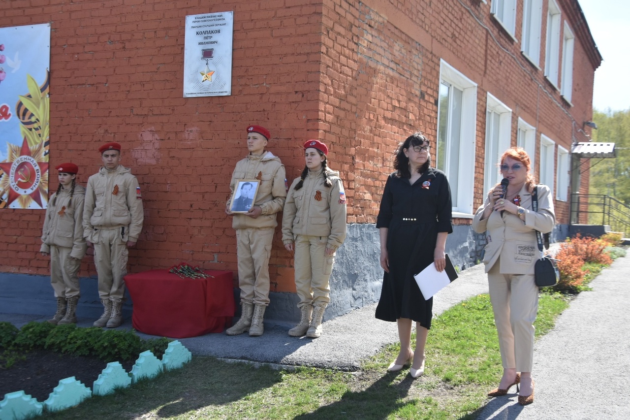 Выступление Л.П. Колпаковой, дочери Героя: фото К. Очкиной, 07.05.2025 г.