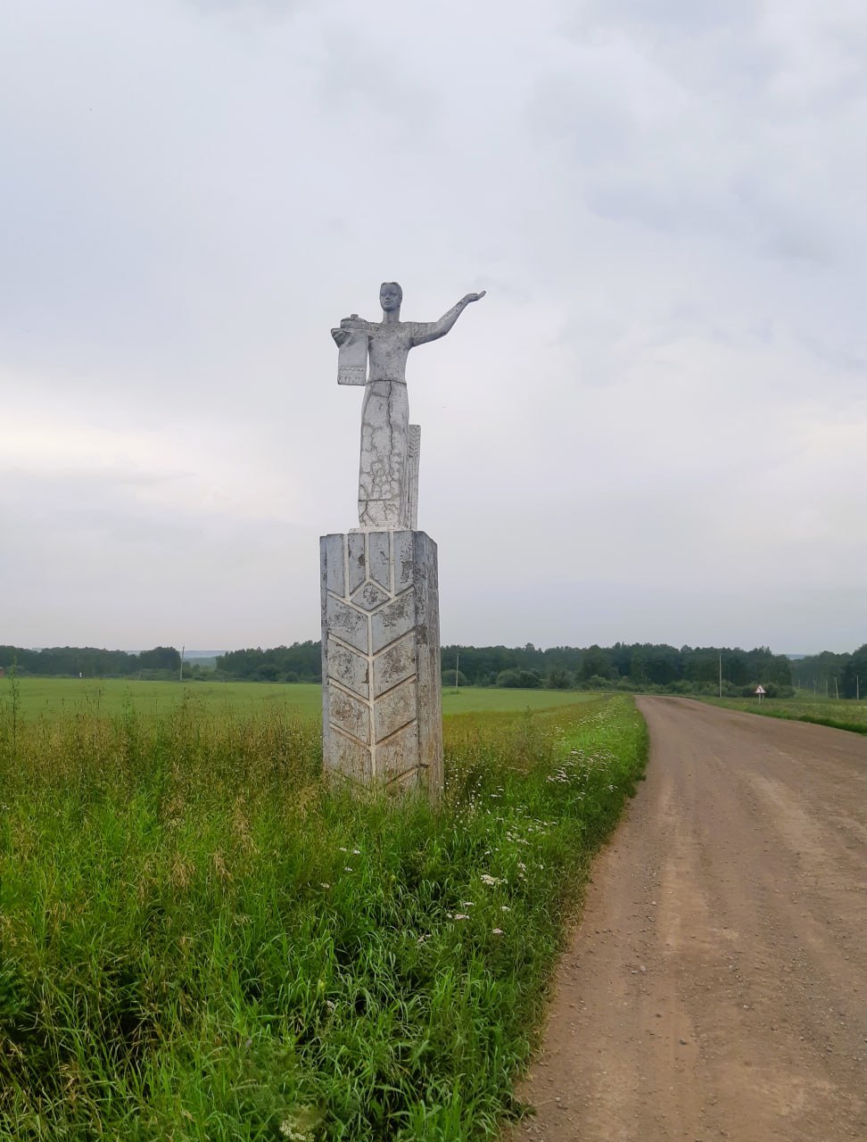 Фото зав.сельской библиотекой И.Н. Колошиной, 29.06.2023 (5)