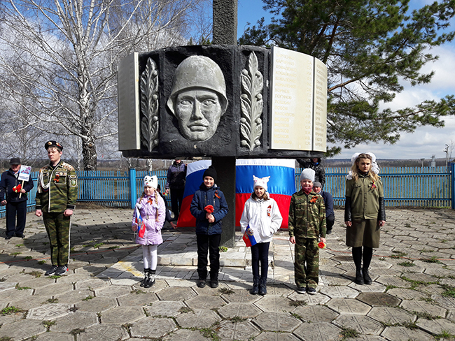 Фото В. Дураченко. 2017 г. Первоначальный вид памятника в д. Дубровка 