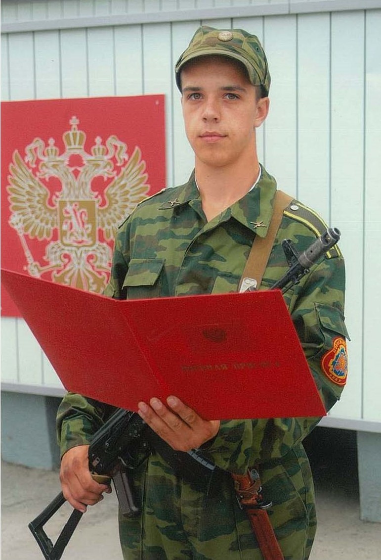 Бабарыкин Артем на принятии присяги, НВВКУ, 2008 год. Фото из музея школы №10