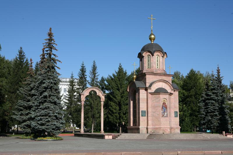 Часовня в честь иконы Божьей Матери «ВСЕХ СКОРБЯЩИХ РАДОСТЬ», памятник погибшим шахтерам Кузбасса. Фото с сайта: Кемерово : Официальный сайт Администрации города [Электронный ресурс].  –  Режим доступа : http://www.kemerovo.ru/photo/?id=7  
