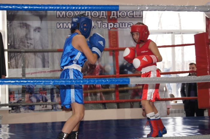 В новом зале ДЮСШ бокса имени В.Х. Тараша. Фото с сайта: http://www.sport-kuzbass.ru/sports/summer_olympic/boxing/news?id=731  (22.01.2014)