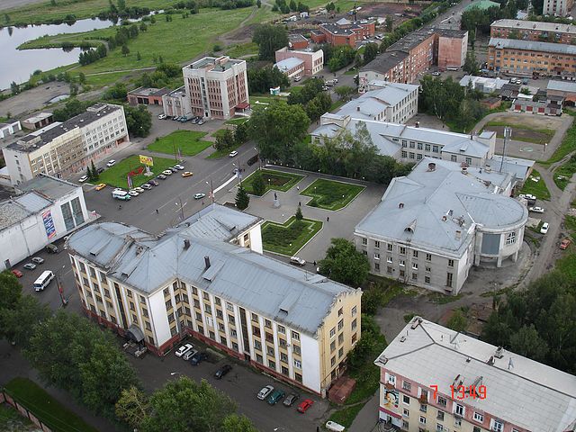 Дом Советов (Анжеро-Судженск). Вид сверху. До 2007 года. Фото с сайта: http://www.odnoklassniki.ru/group/47758516420651/album/55531254317099 http://newkuzbass.ru/news/city?page=92