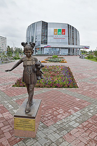 Фото с сайта:  http://o-kemerovo.ru/dostoprim_monumentmodern.php