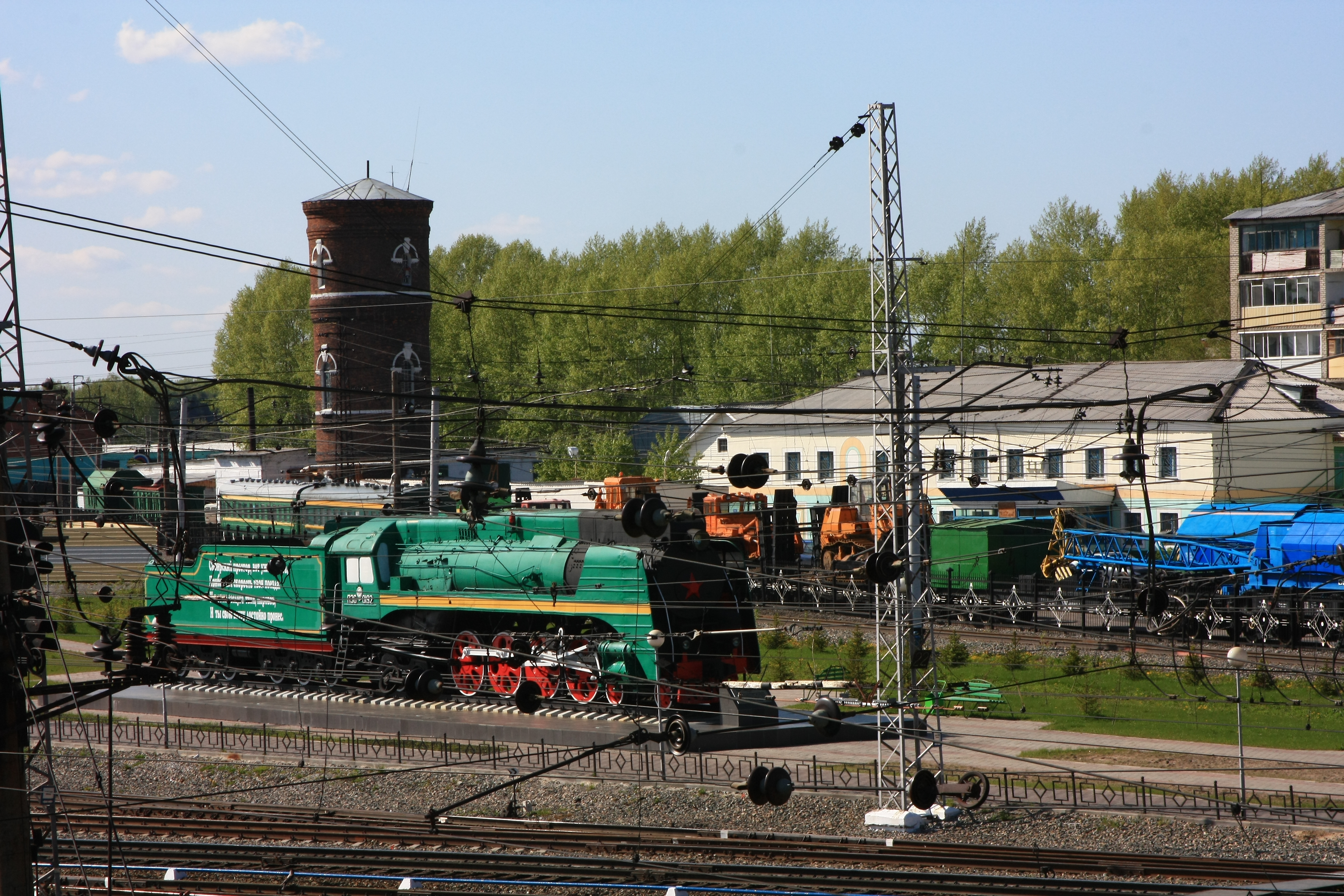 Паровоз П36-0192 - памятник революционной, боевой и трудовой славы  железнодорожников станции Тайга - Памятники Кузбасса