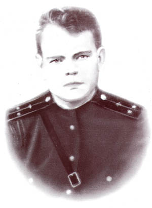 Фото с сайта: http://birusadolina.ucoz.ru/publ/geroi_sovetskogo_sojuza/geroi_sovetskogo_sojuza/brjukhanov_stepan_stepanovich/49-1-0-33