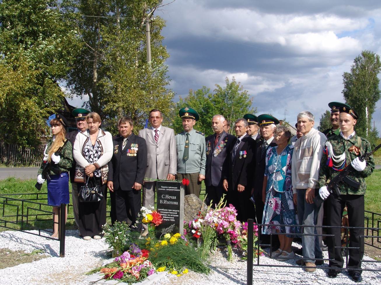 Памяти тайгинцев воинов-пограничников. Автор фото Д. В. Ковров. Дата съемки – 14 августа 2009 г.