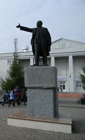 Ларионова, И. Ю. Монументальная скульптура города Анжеро-Судженска. Работа на XIX Всероссийскую научно-практическую конференцию «Научное творчество молодежи». Номинация «Краеведение» / И. Ю. Ларионова; МБОУ «Основная общеобразовательная школа №8. – Анжеро-Судженск: [без издательства], 2015. – 138 с. – Текст. Изображение  (визуальное) : непосредственное.