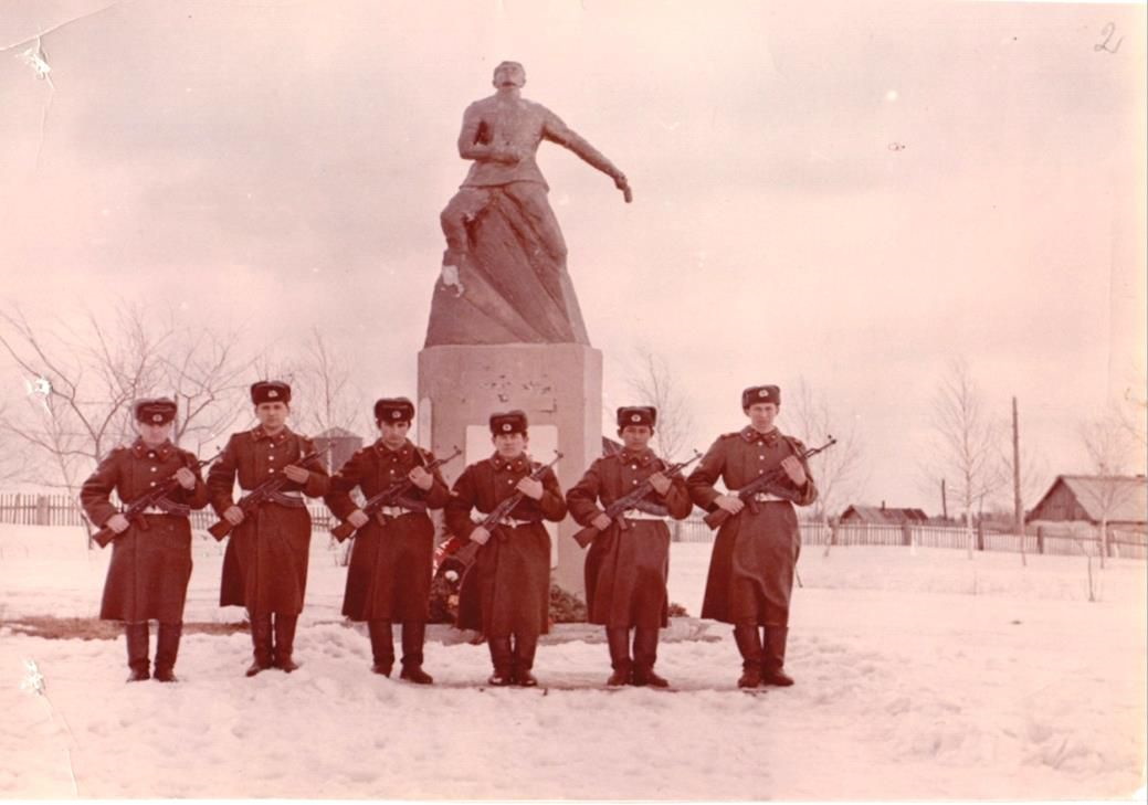 Обелиск, установленный в 1967 году. 1970-е годы. Источник фотографии: МБУК «ЦБС»